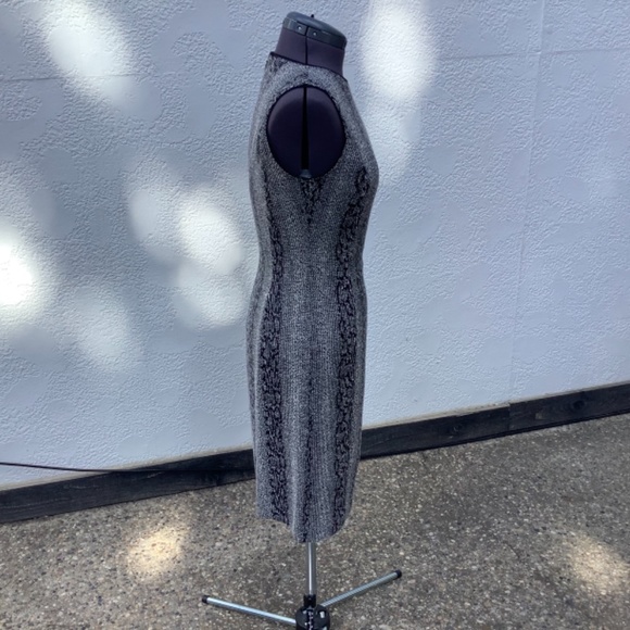 Sleeveless black and white Tahari dress - Picture 3 of 10